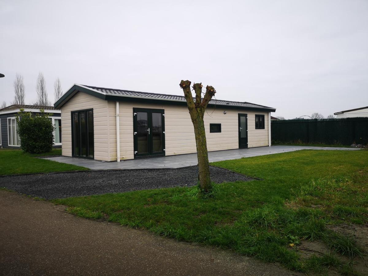 Gezellig Chalet Met Eigen Parkeerplaats, Park In Aanbouw, Geen Wi Fi Villa Molenschot Eksteriør billede